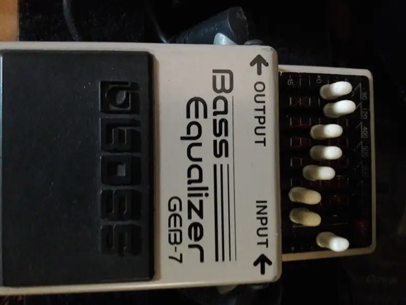 BOSS GEB-7 Basszus pedál