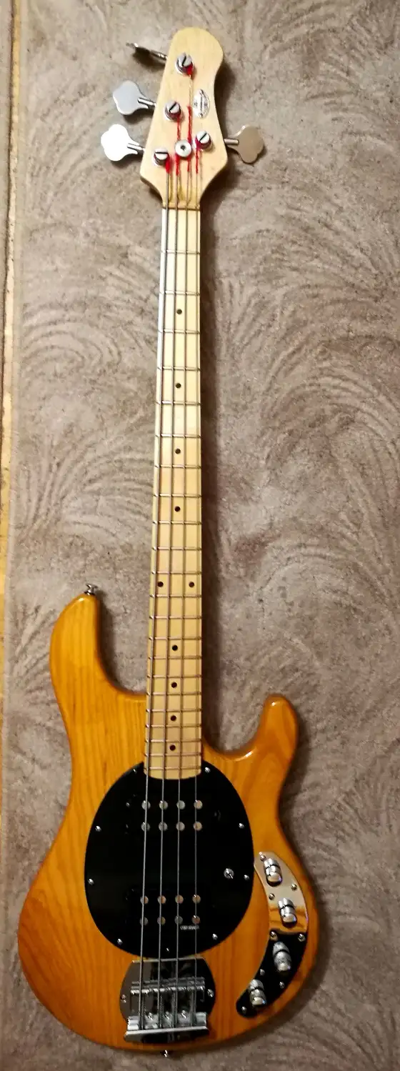  MM DeLuxe Bass Gitarre