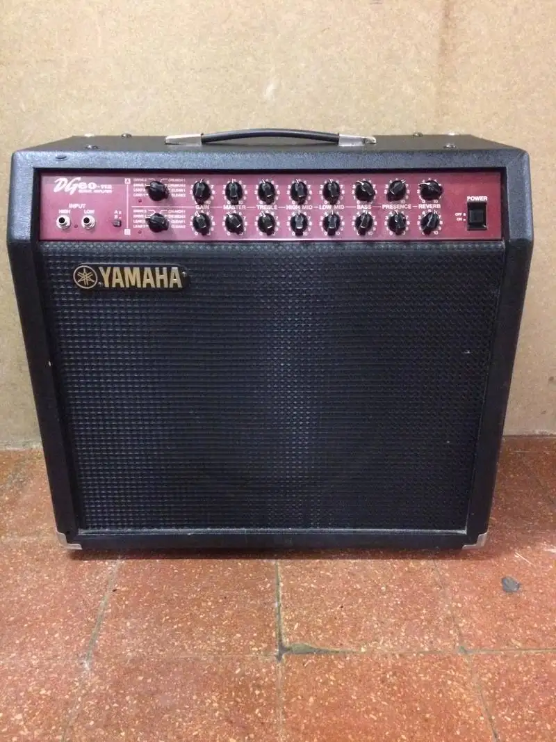 YAMAHA DG60-112 60 wattos modellező gitárkombó Gitárkombó