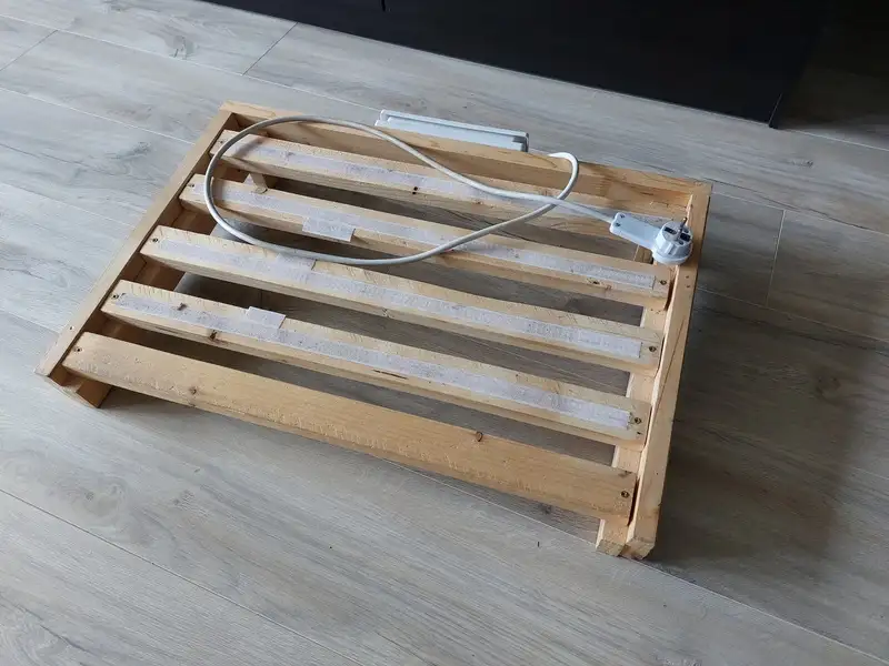 -  Pedál tartó doboz