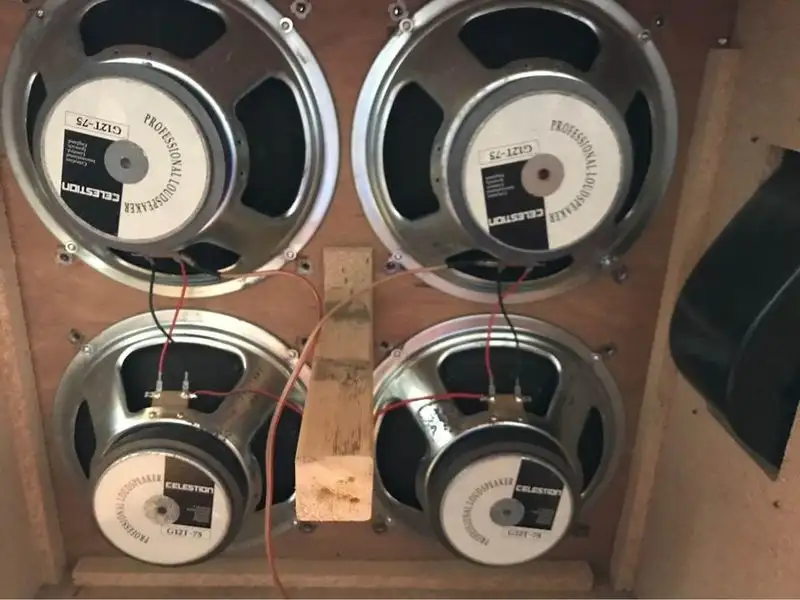  Oversized 4x12 - Celestion T75 - 300 W  16 ohm Gitárláda