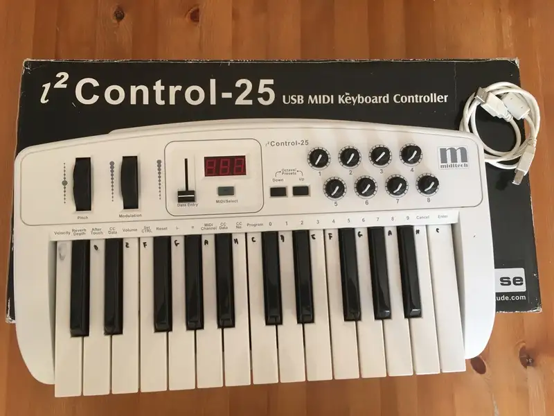 Miditech I2 Control-25 MIDI keyboard