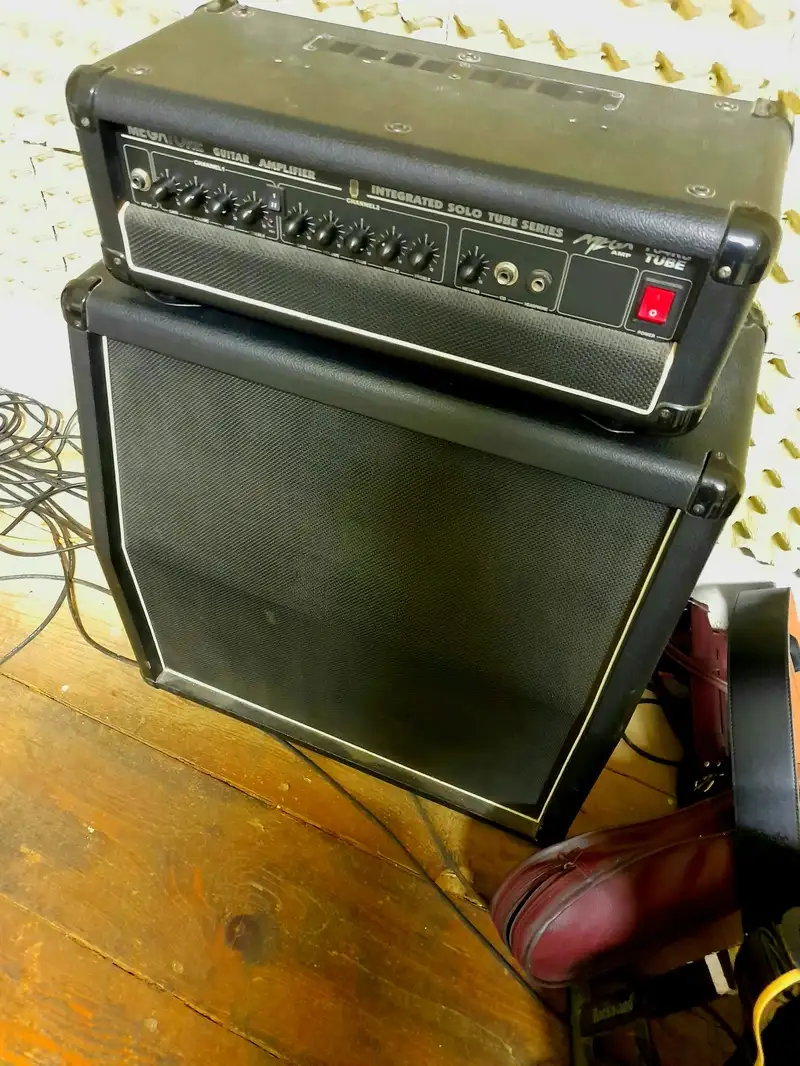 Mega Amp 60w előfokcsöves Amplifier head and cabinet