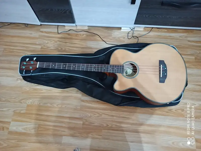 Gear4music  Balkezes elektroakusztikus basszusgitár