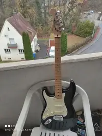 Cheri  Guitarra eléctrica para zurdos [November 18, 2021, 5:17 pm]