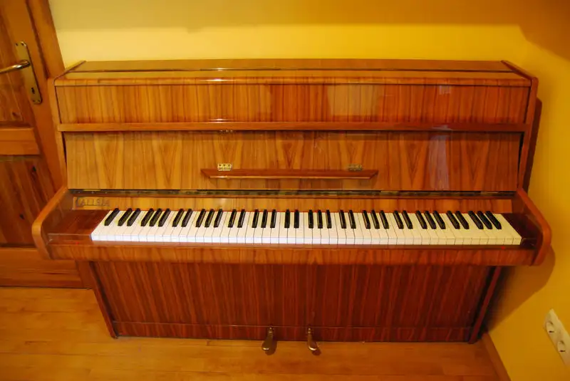 - Calisia Lengyel Pianínó