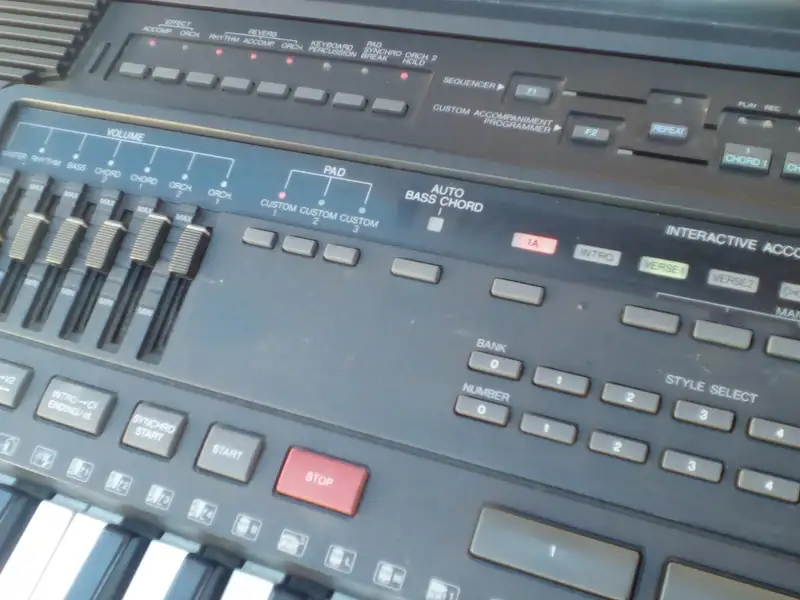 YAMAHA Psr-6700 Synthesizer