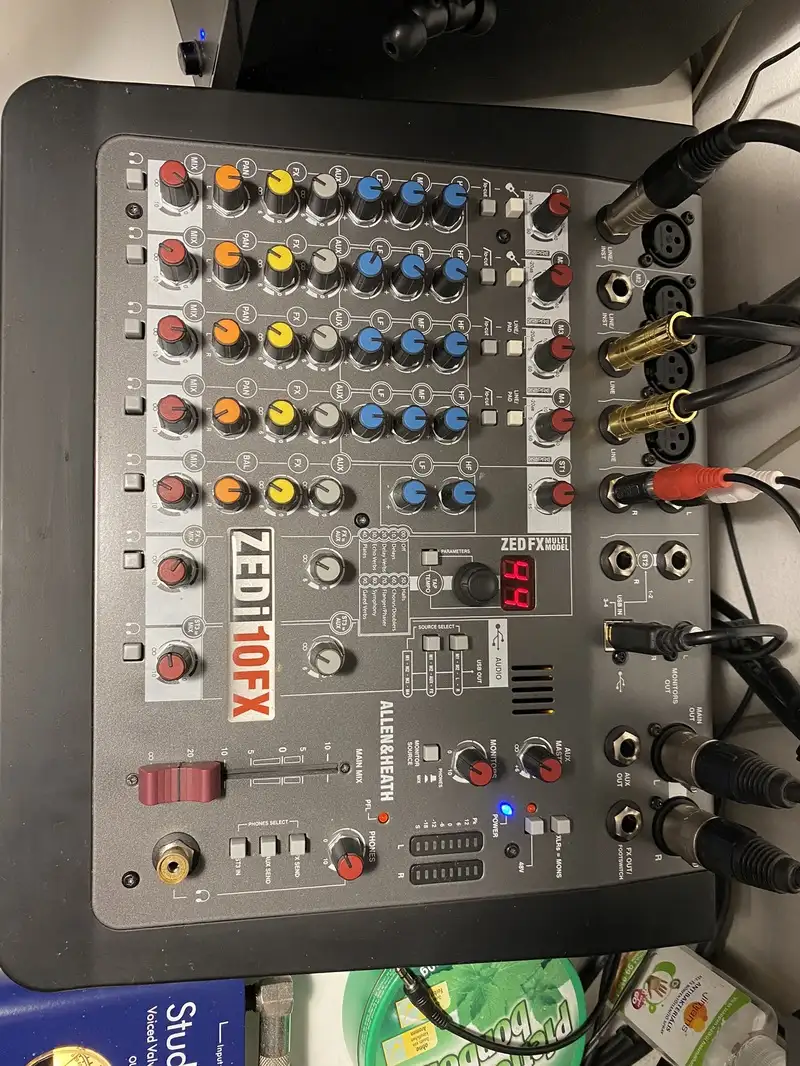 Allen&Heath ZEDi 10FX Mixážny pult