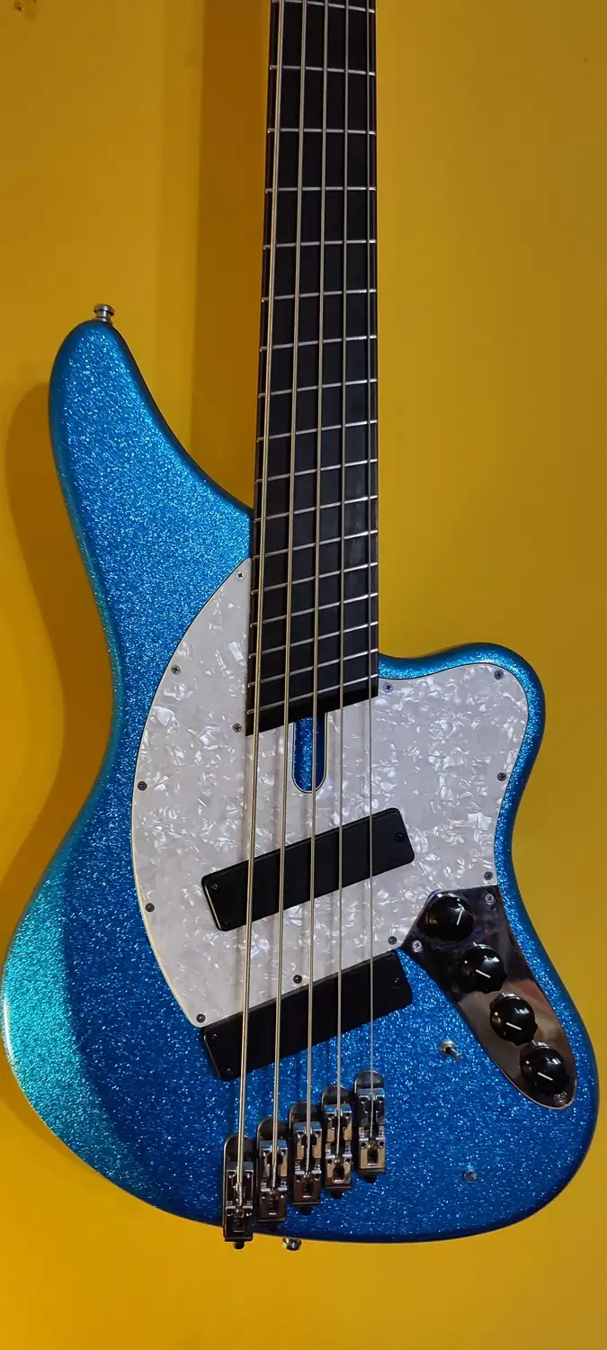  AKM 5 Bass guitar 5 strings