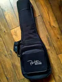 Parker Félkemény Guitar case [January 10, 2022, 8:20 pm]