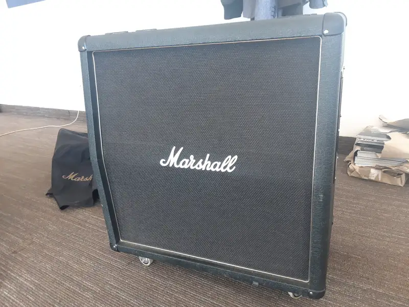 Marshall AVT 412 A Gitárláda