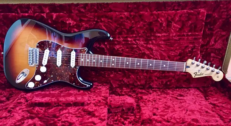 Fender Standard Stratocaster Elektromos gitár