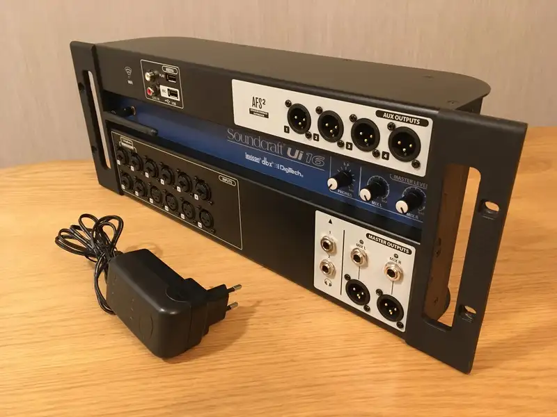 Soundcraft Ui16 Digitális Keverő Távvezérlésű Keverő