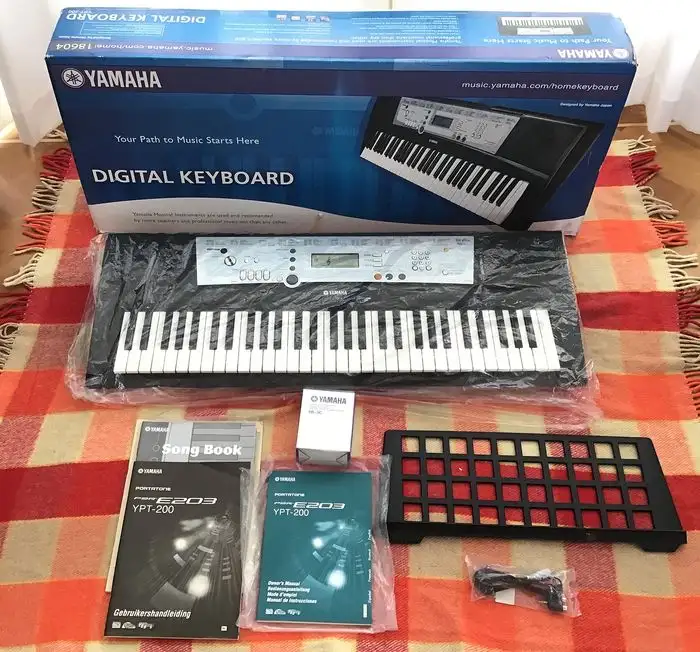 YAMAHA YPT-200 Szintetizátor