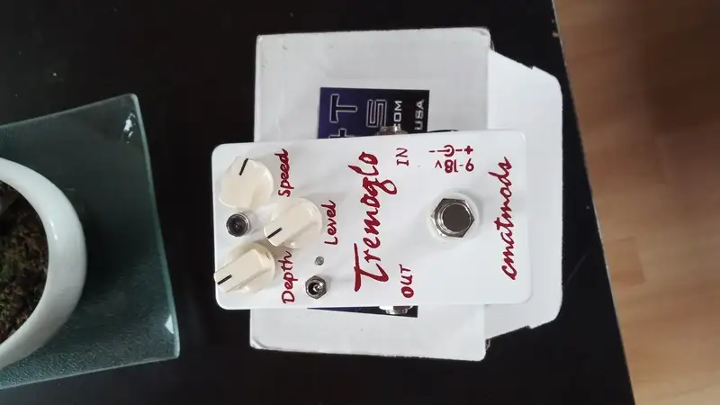 Cmatmods Tremoglo Pedál
