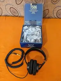 SONY MDR-7506 Headphones [May 7, 2022, 12:03 pm]