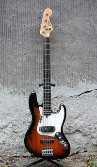 Invasion JB-325 jazz bass 5-Saiter Bass-Gitarre [June 18, 2023, 6:12 pm]