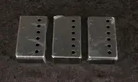 - Minőségi hídi humbucker 3 db