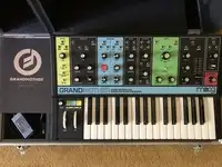 Moog Grandmother Analog-Synthesizer [August 5, 2022, 3:54 pm]