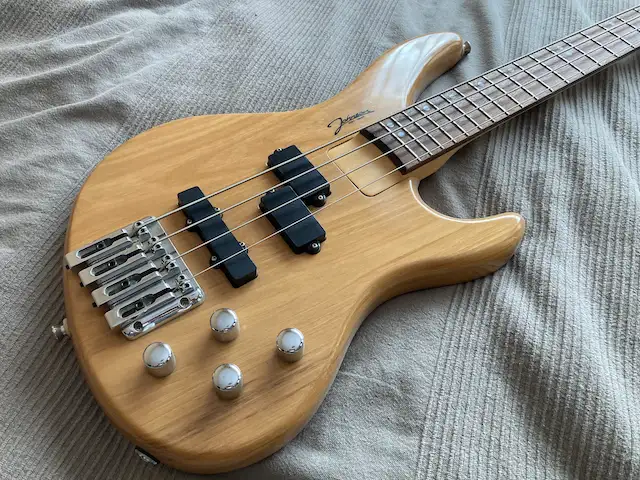 Johnson 4húros Basszusgitár
