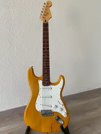 Uniwell Stratocaster Elektromos gitár [2022.09.13. 20:28]