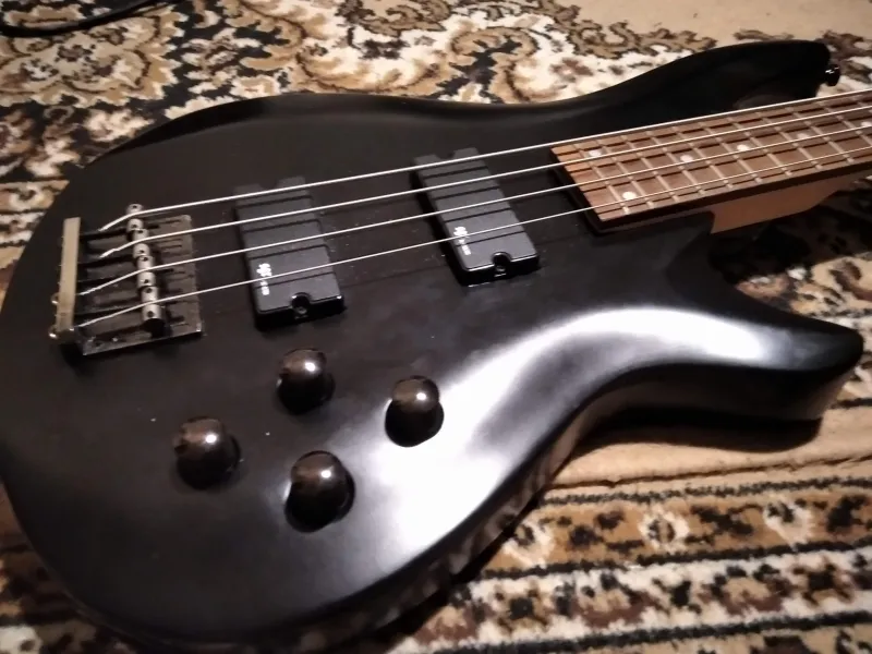 SGR by Schecter C-4 Bass guitar
