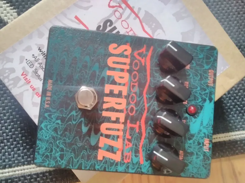 Voodoo Lab Superfuzz Pedál