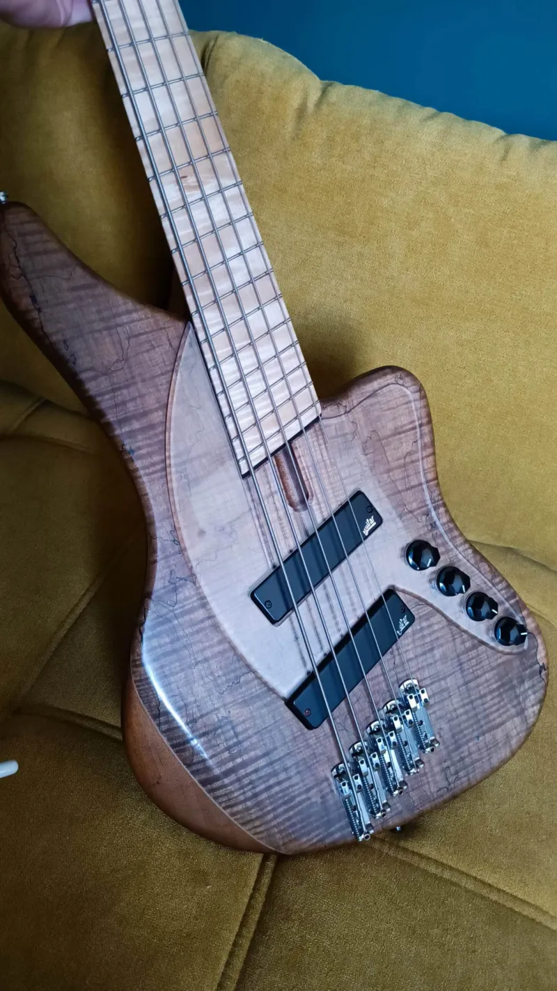 Blasius AKM Bajo de 5 cuerdas
