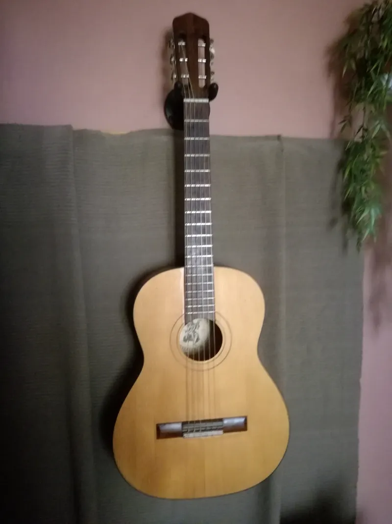 - Oscar Teller Classic guitar