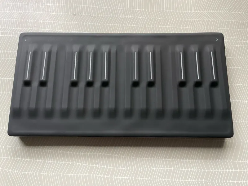 - Roli Seaboard Block Studio MIDI billentyűzet
