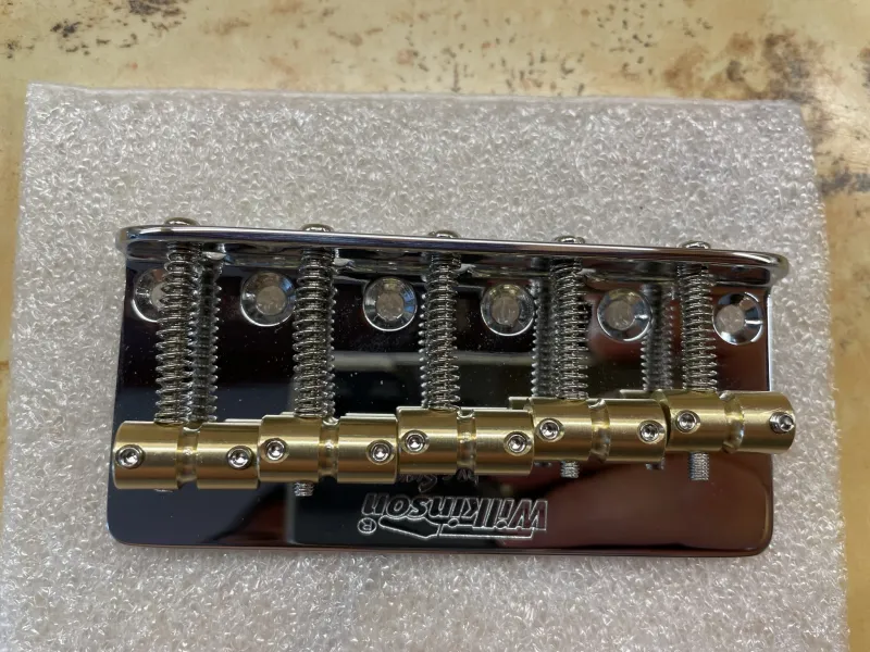 Wilkinson WBBC BB518 Basszusgitár húrláb