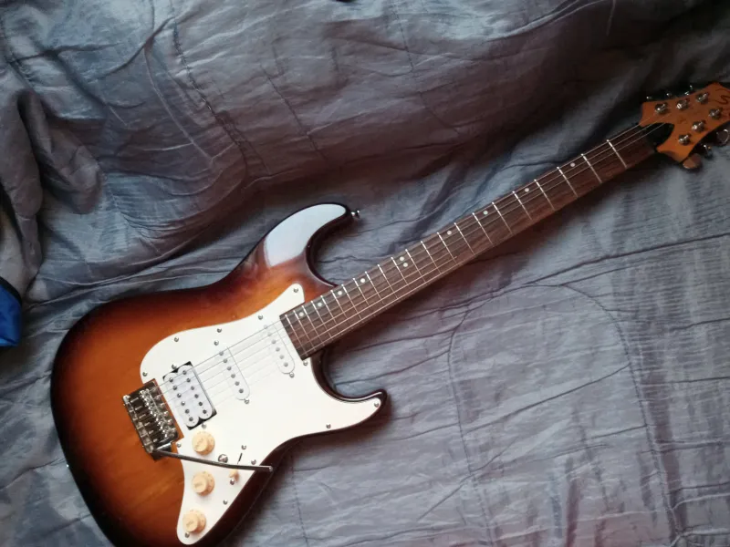 Malibu superstrat Elektromos gitár