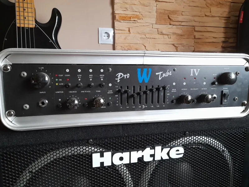 Warwick Pro Tube IV + 2U rack Basszuserősítő-fej