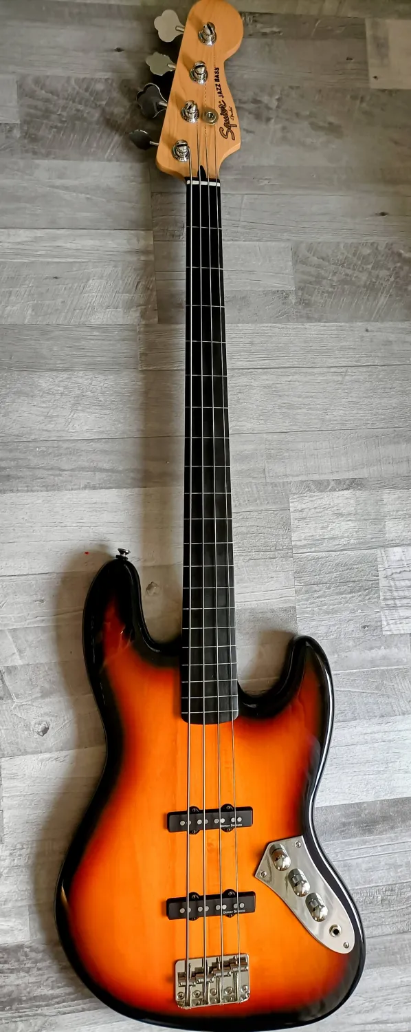 Squier Vintage Modified Jazz Bass Fretless Bass guitar for sale