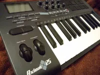 M audio 25 MIDI keyboard [February 12, 2023, 12:43 pm]