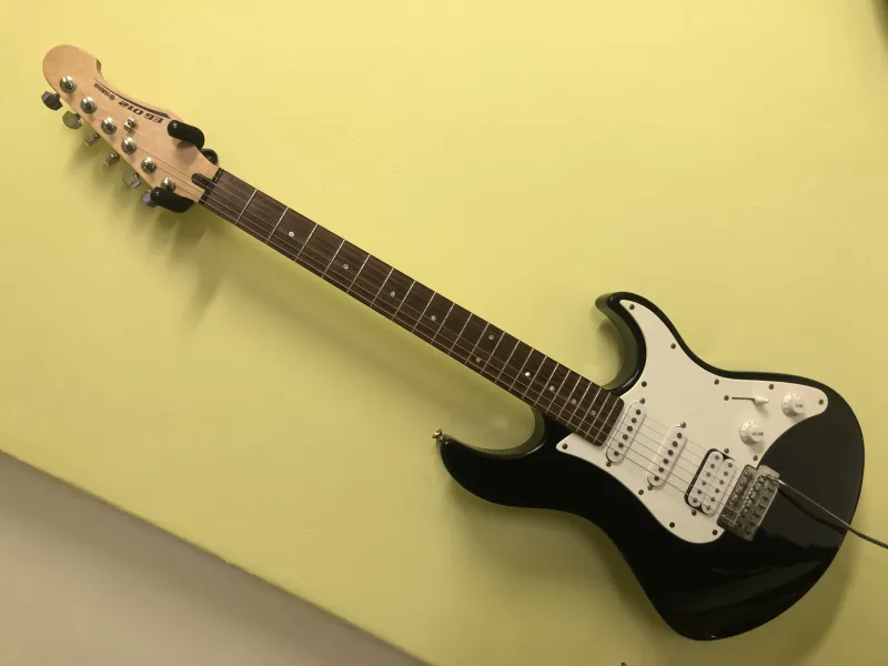 YAMAHA EG 012 E-Gitarre