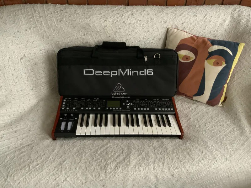 Behringer Deepmind 6 Synthesizer