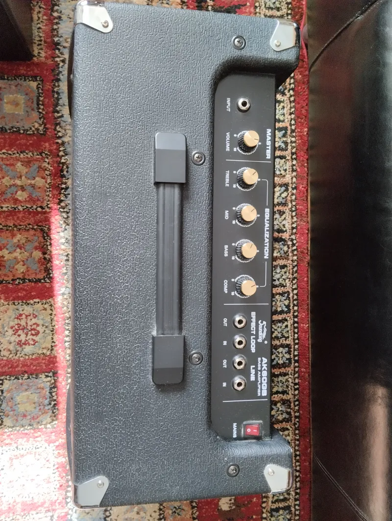 Soundking AK60GB Basszusgitár kombó