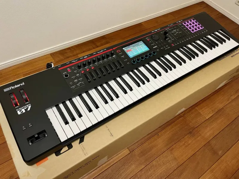 Roland Fantom 07 Szintetizátor