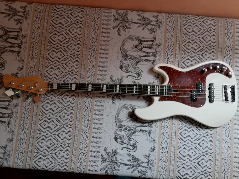 Sire P7 2nd Gen Basszusgitár