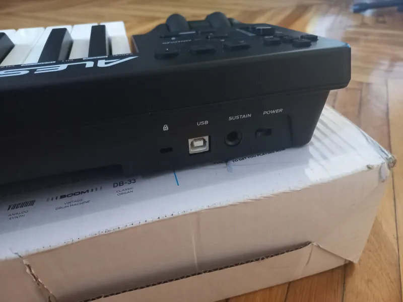 Alesis Q49 MKII MIDI billentyűzet