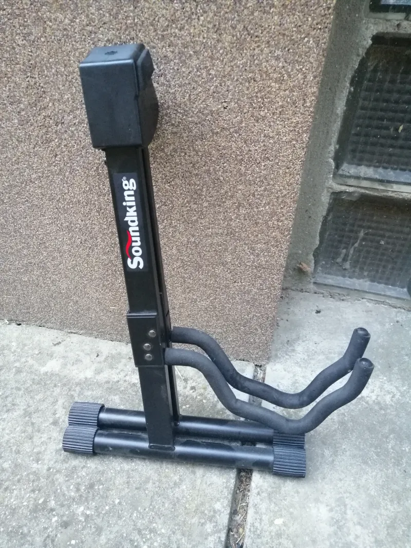 Soundking SG70 Stojan na gitaru