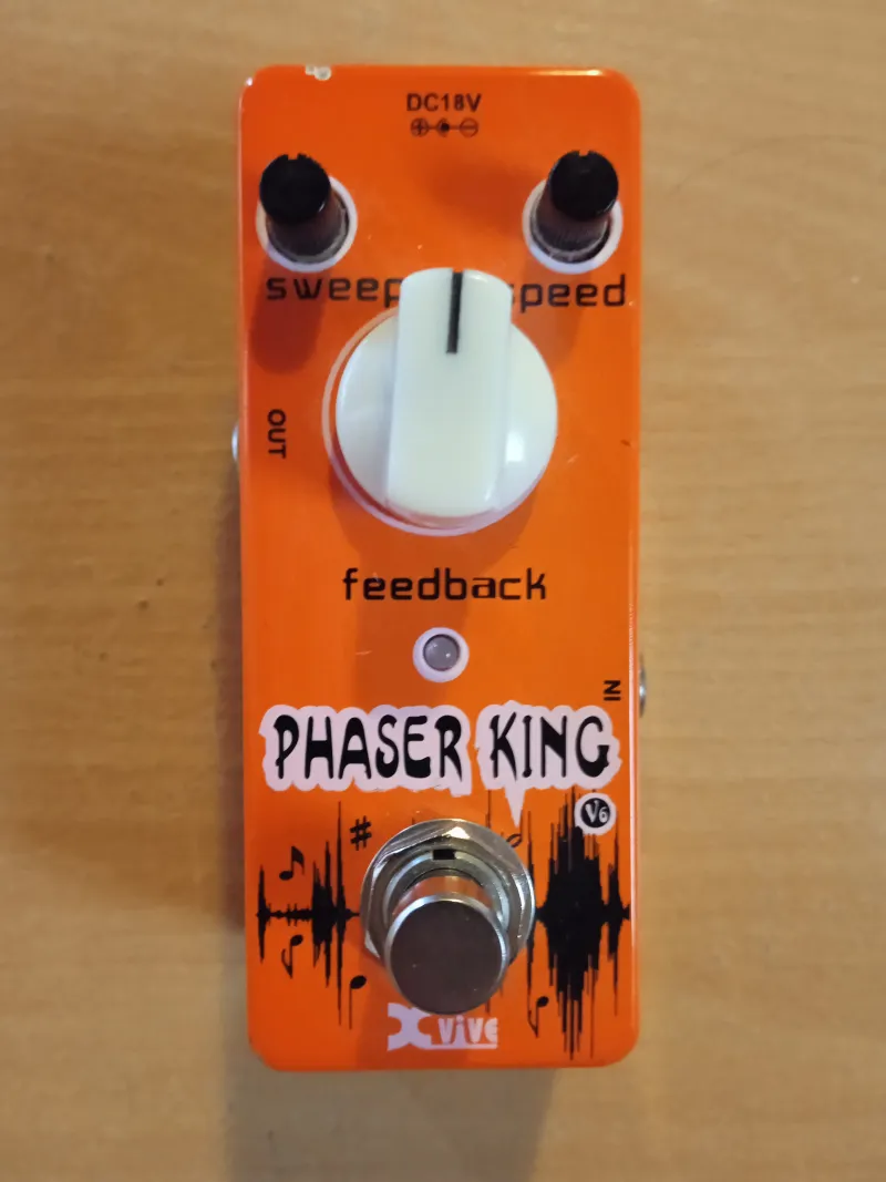 Xvive V6 Phaser King Effekt pedál