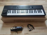 Native Instruments KOMPLETE KONTROL A49 MIDI Keyboard [August 19, 2023, 4:15 pm]