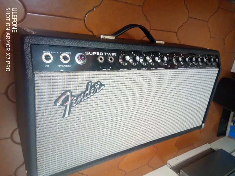 Fender SUPER TWIN Gitarový zosilňovač