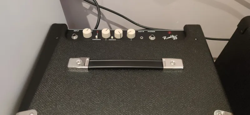 Fender Rumble 25 Zosilňovač pre basgitaru a kombináciu