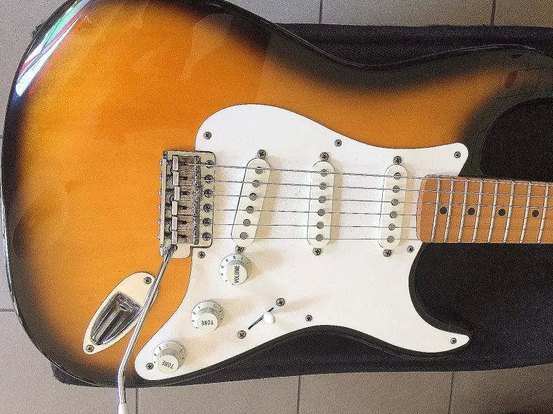 Fender Jimmie Vaughan Stratocaster Elektrická gitara