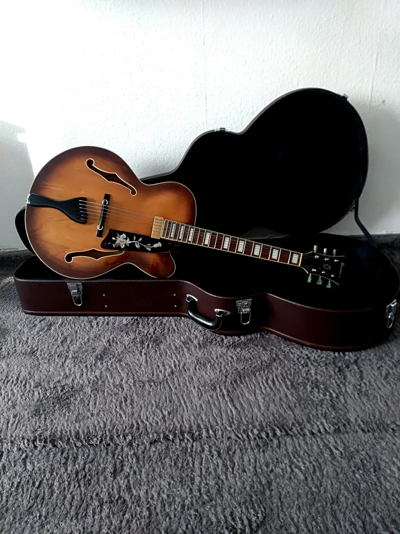 Ibanez  Jazzgitár