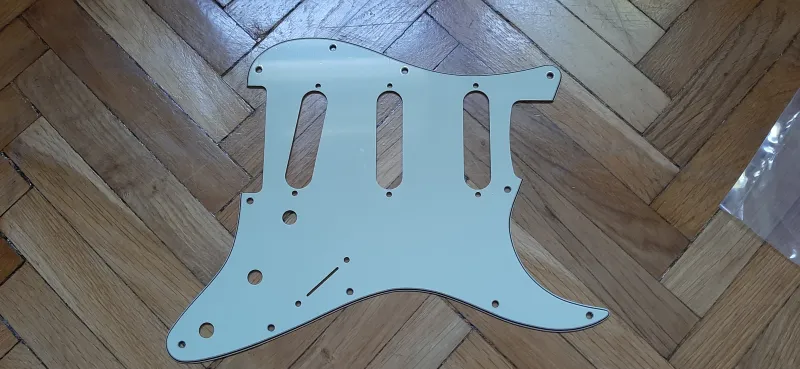 Fender 11 lyukas green mint SSS Pickguard