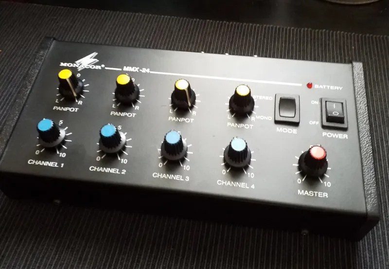 Monacor MMX24 Mezclador